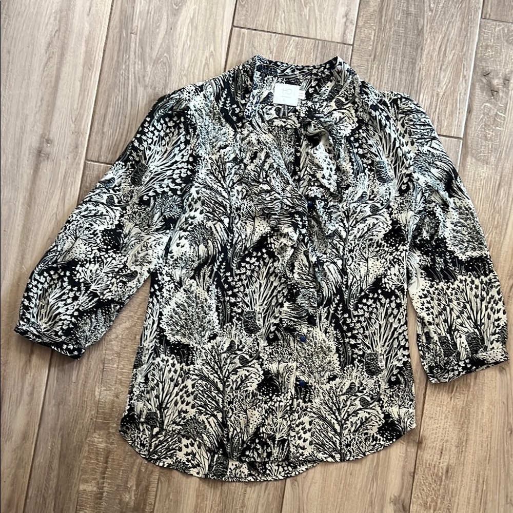 Anthropologie HD in Paris woodland printed Blouse size 2